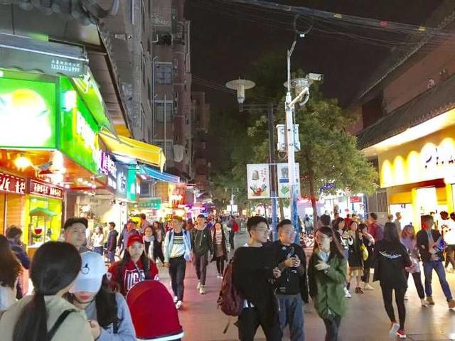 这可能是广州最好吃最热闹的一条步行街了