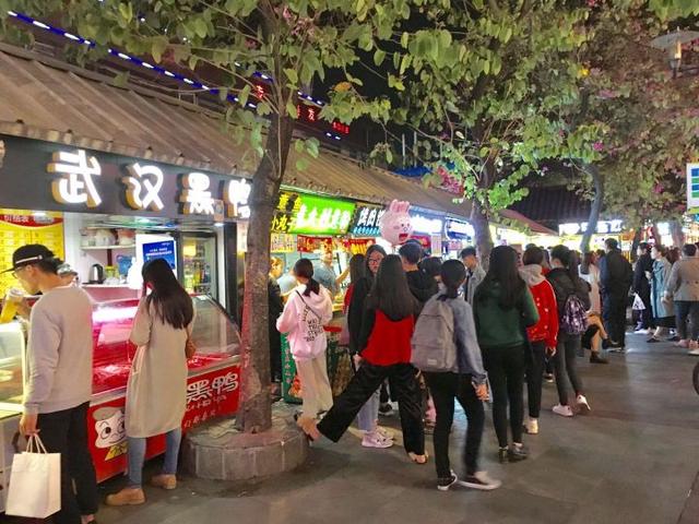 这可能是广州最好吃最热闹的一条步行街了