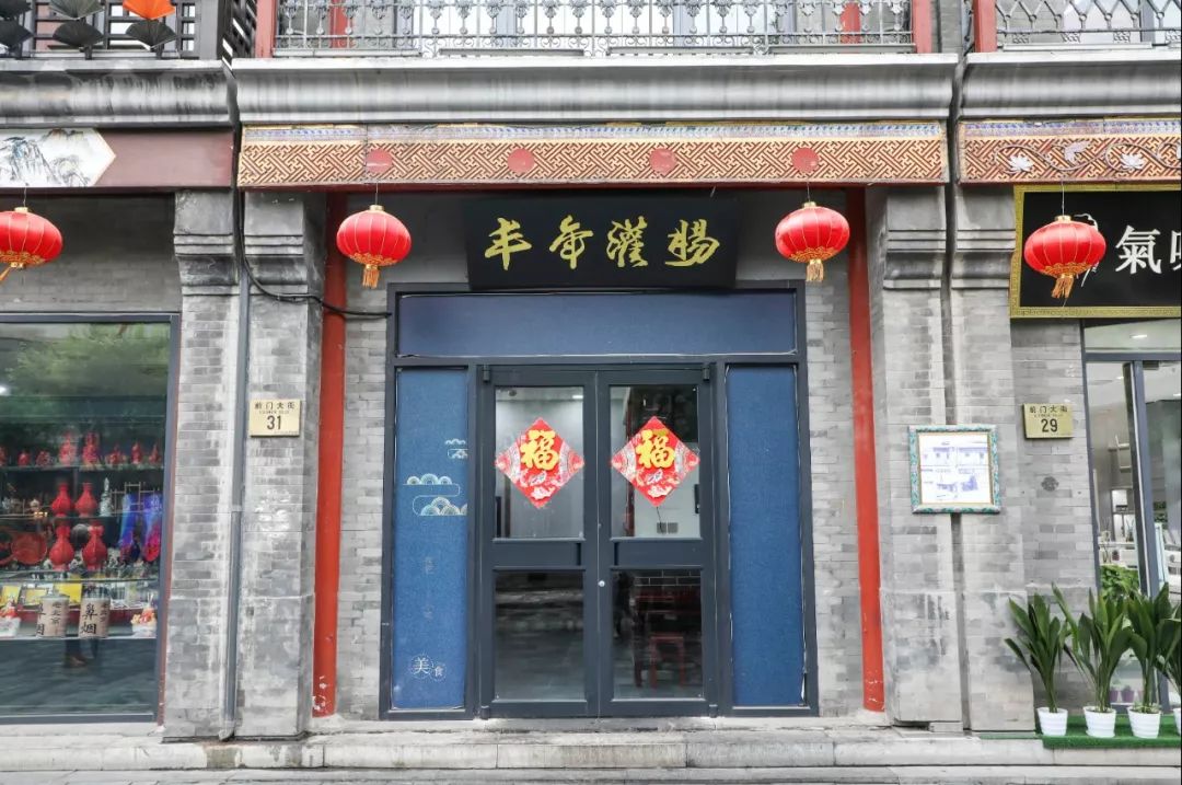 北京最新美食街来啦，只要50元就能让你吃到扶墙
